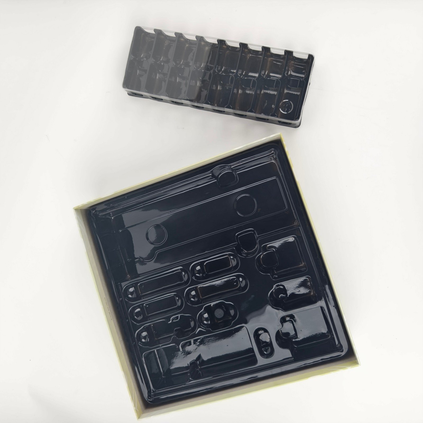 Smaller World Mini Strategy Board Game – English Version Party Game - Image 4