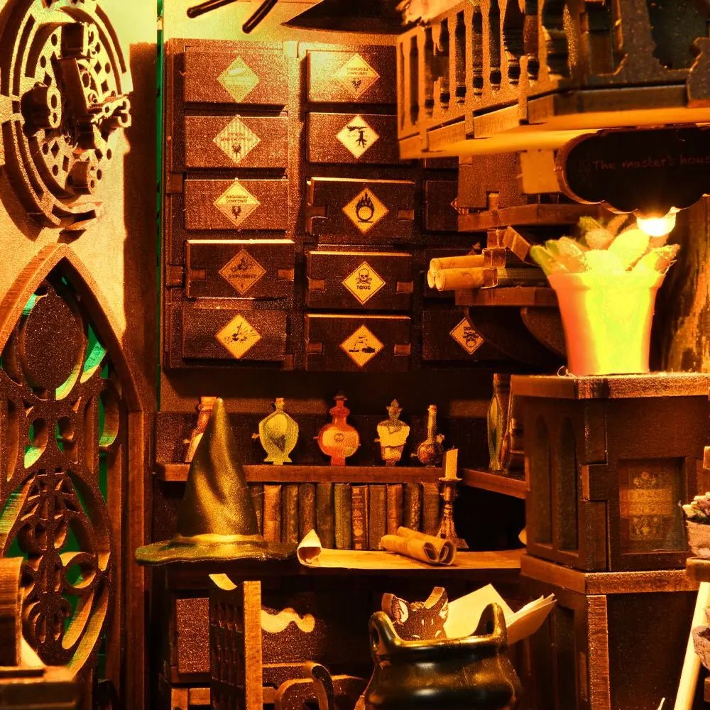 The Master’s House Kit Miniature House - Image 9